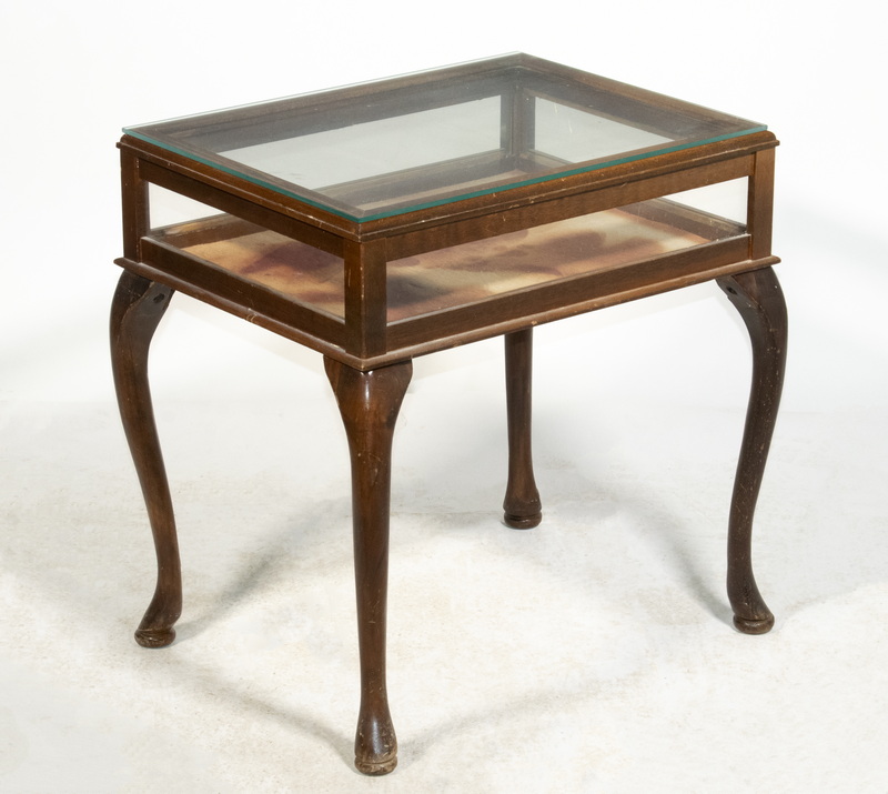 Appraisal: GLASS TOP MAHOGANY VITRINE END TABLE Vintage Display End Table