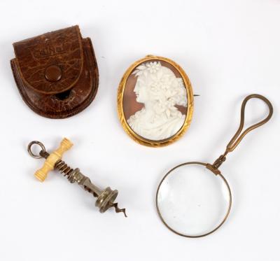 Appraisal: A Victorian shell cameo brooch depicting a female in profile