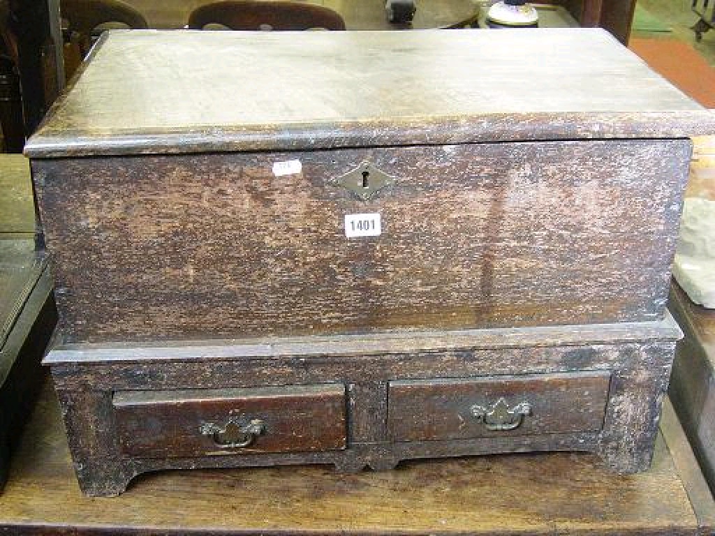 Appraisal: An antique oak coffer bach with rising lid over two