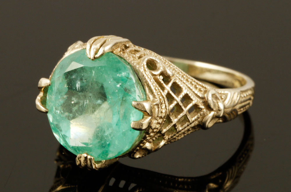 Appraisal: - Antique K Gold and Emerald Ring Antique K gold