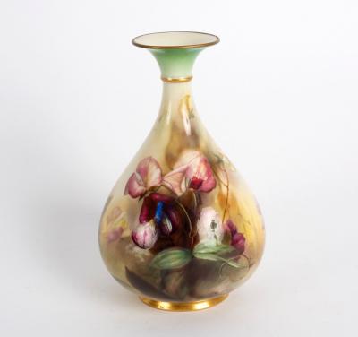 Appraisal: A Worcester Hadley bottle vase painted with sweet peas signed