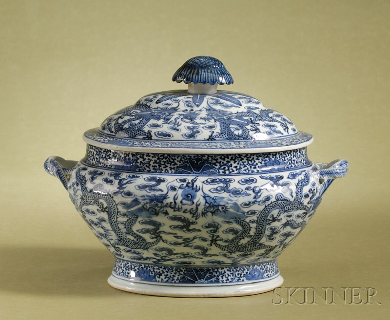 Appraisal: Chinese Blue and White Porcelain Covered Tureen th century oval