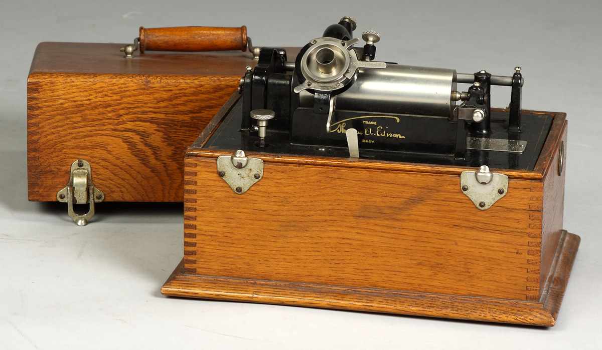 Appraisal: Edison ''Suitcase'' Standard Phonograph Automatic reproducer Condition No horn Provenance