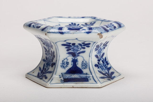 Appraisal: A CHINESE BLUE AND WHITE HEXAGONAL PORCELAIN SALT Kangxi cm