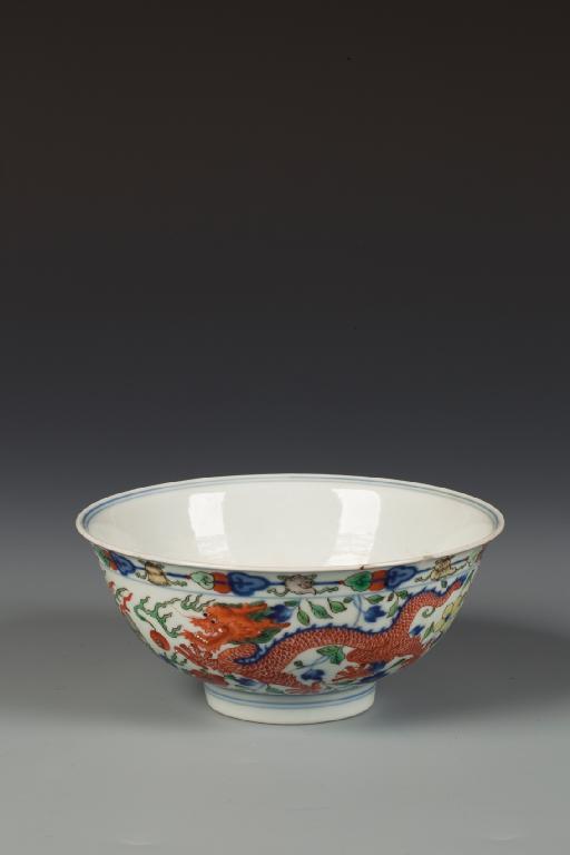 Appraisal: A CHINESE DRAGON BOWL decorated in underglaze blue and polychrome