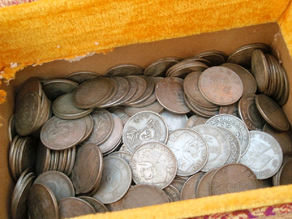 Appraisal: A large quantity of Chinese silver dollars