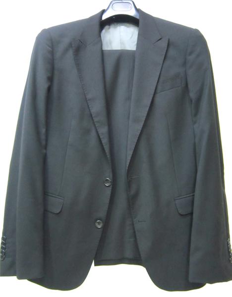 Appraisal: A MENS CALIBRE SUIT ESTIMATED SIZE M-L A MENS CALIBRE