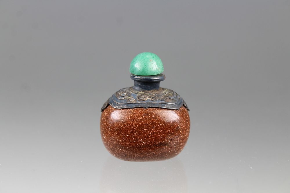 Appraisal: Chinese 'Gold Dust' Snuff Bottle with Stopper Chinese 'Gold Dust'