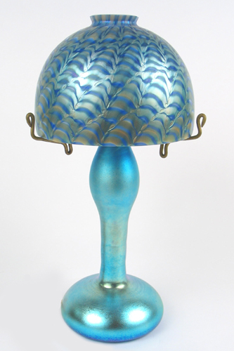 Appraisal: A LUNDBERG STUDIOS BLUE ART GLASS TABLE LAMP having an