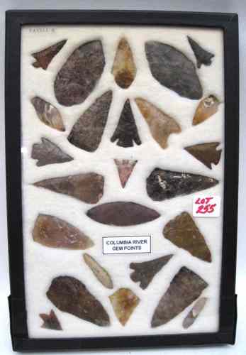 Appraisal: COLLECTION OF APPROXIMATELY NATIVE AMERICAN INDIAN HUNTING POINTS from the