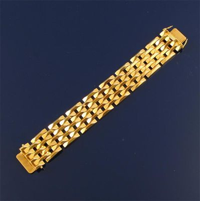 Appraisal: A gold strap bracelet g cm