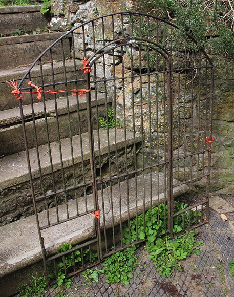 Appraisal: A VICTORIAN WROUGHT IRON KENNEL GATE with arching top cm