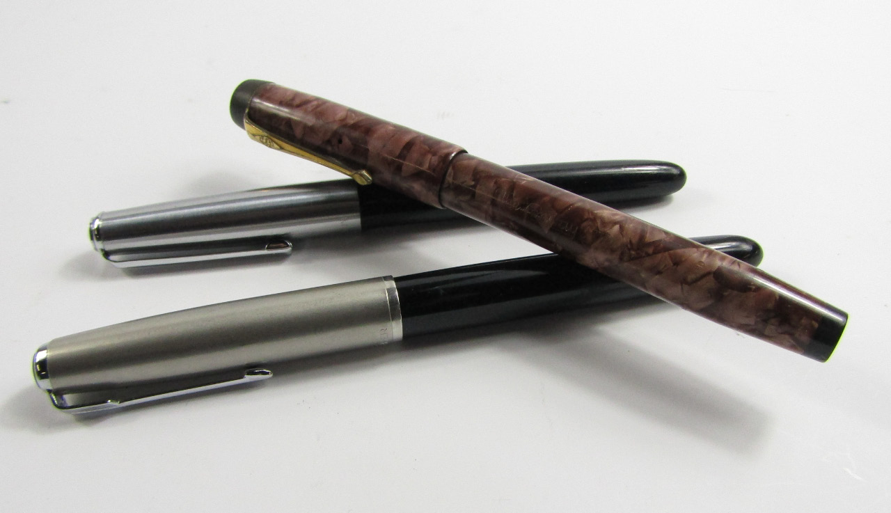 Appraisal: A Conway Stewart cracked ice fountain pen in brown No