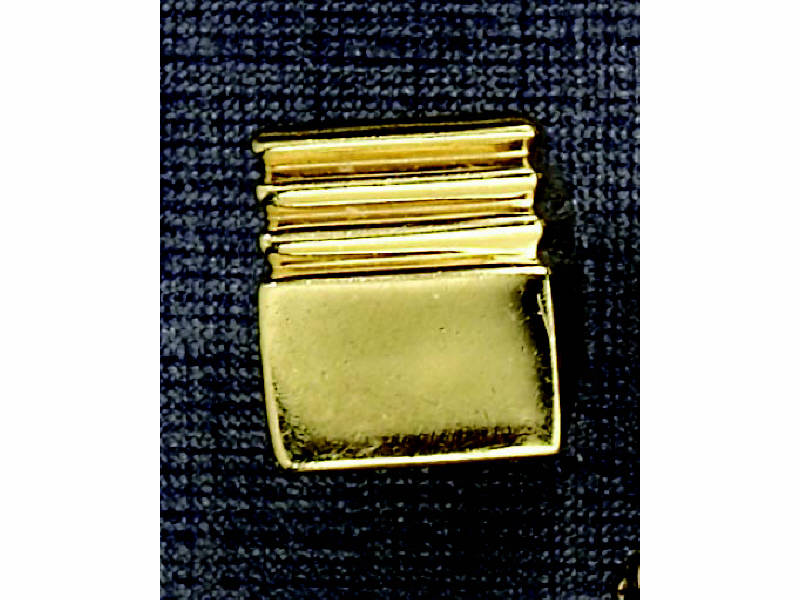 Appraisal: GENTS GOLD RING k yellow gold square faced gents ring