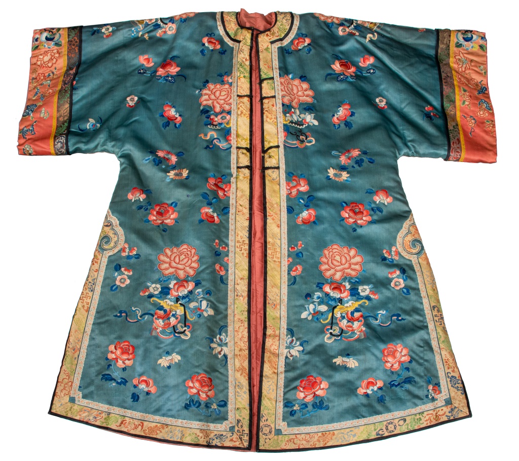 Appraisal: CHINESE EMBROIDERED SILK ROBE Chinese silk robe embroidered with polychrome