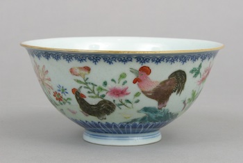 Appraisal: A Porcelain Famille Rose Bowl with Rooster Decorations Chien Lung