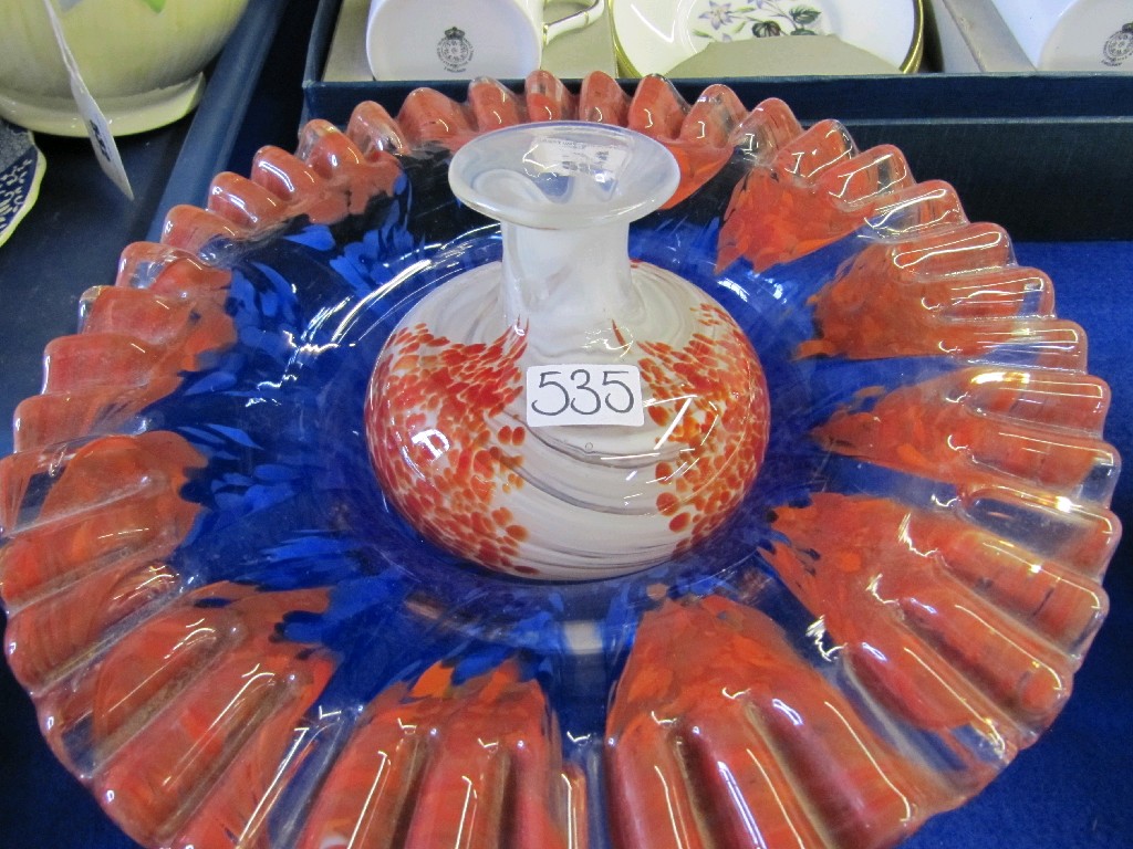 Appraisal: Lot comprising an art glass dish and vase