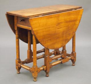 Appraisal: New England gate leg table An th century New England