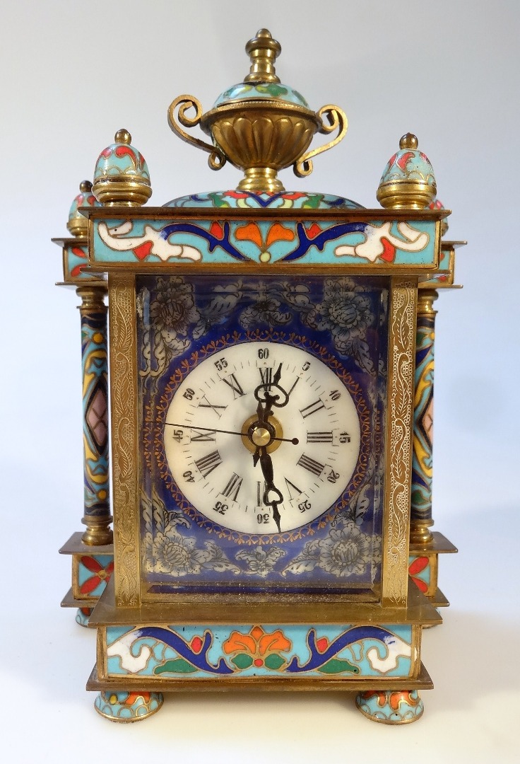 Appraisal: A thC mantel clock the shaped case with a glazed