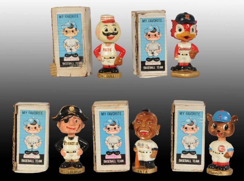 Appraisal: Lot of Paper Mache Baseball Bobbing Head Dolls Description Japanese