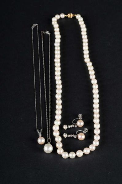 Appraisal: Lot of Pearl Jewelry Pieces Description One strand of cultured