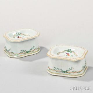 Appraisal: Pair of Export Porcelain Salts China late th early th