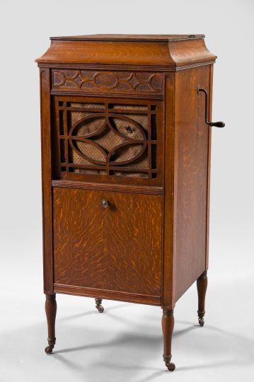 Appraisal: Edison and Company Phonograph in a quarter-sawn oak cabinet ca