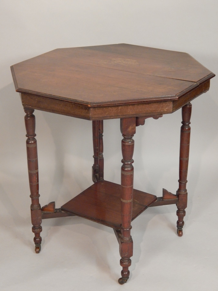 Appraisal: An Edwardian walnut occasional table with octagonal top on turned