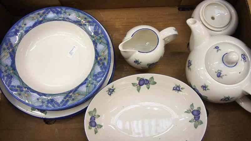 Appraisal: A mixed Tray of Royal Doulton everyday Blueberry and Glen