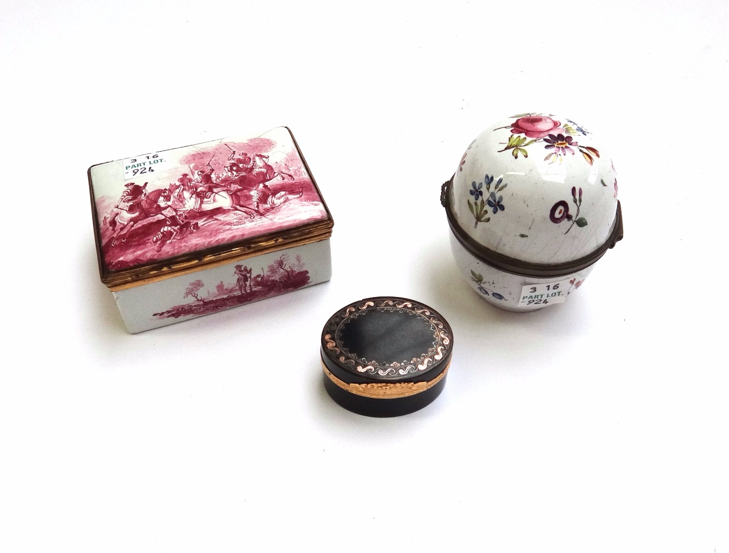 Appraisal: A Louis XV gold lined tortoiseshell pique snuff box by