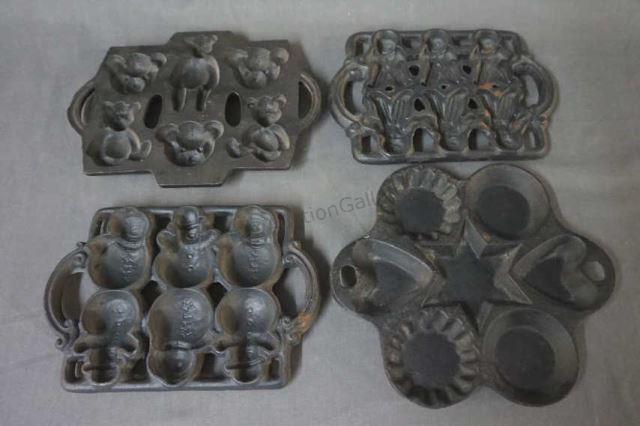 Appraisal: This is for vintage cast iron cookie character baking pans