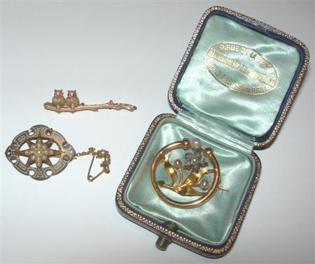 Appraisal: Three assorted gem set brooches to include a ct two-coloured