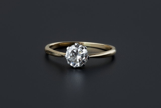 Appraisal: A diamond single stone ring the round brilliant-cut diamond in