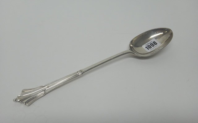 Appraisal: A Victorian silver stuffing spoon London weight gms