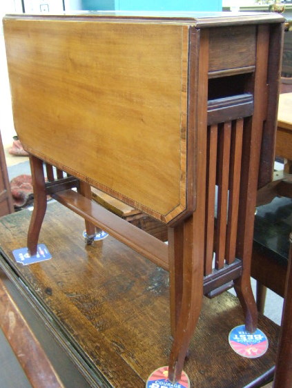 Appraisal: An Edwardian mahogany and satinwood banded Sutherland table cm wide