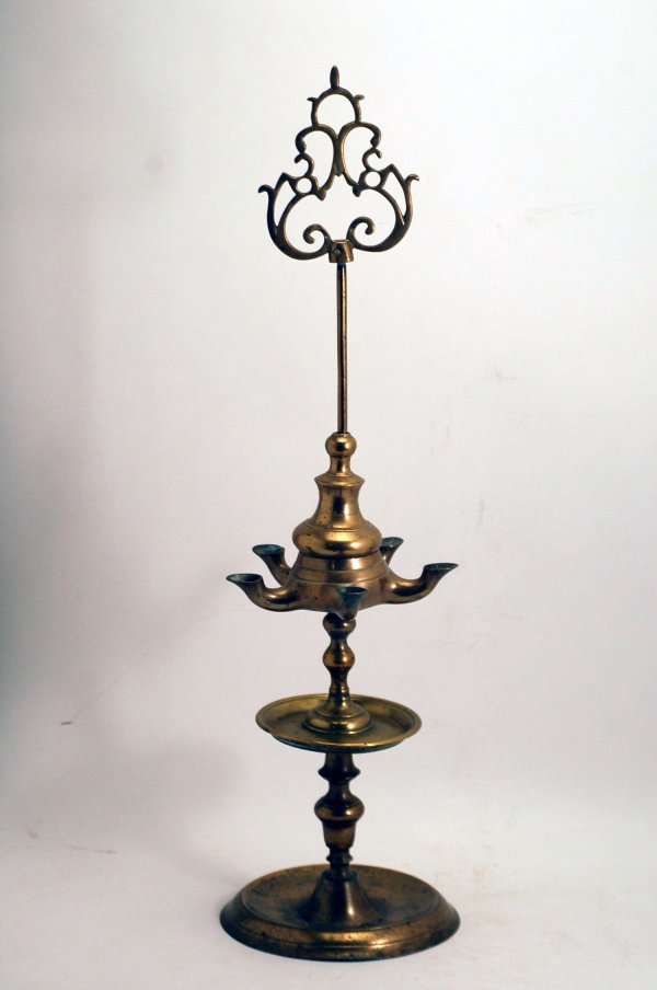 Appraisal: Brass whale oil lamp with five burners and ornate handle