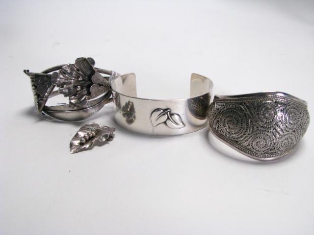 Appraisal: Four pieces of sterling silver jewelry including scroll wire design