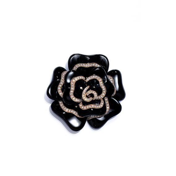 Appraisal: AN ONYX AND DIAMOND BROOCH PENDANT Pink gold Decorative brooch