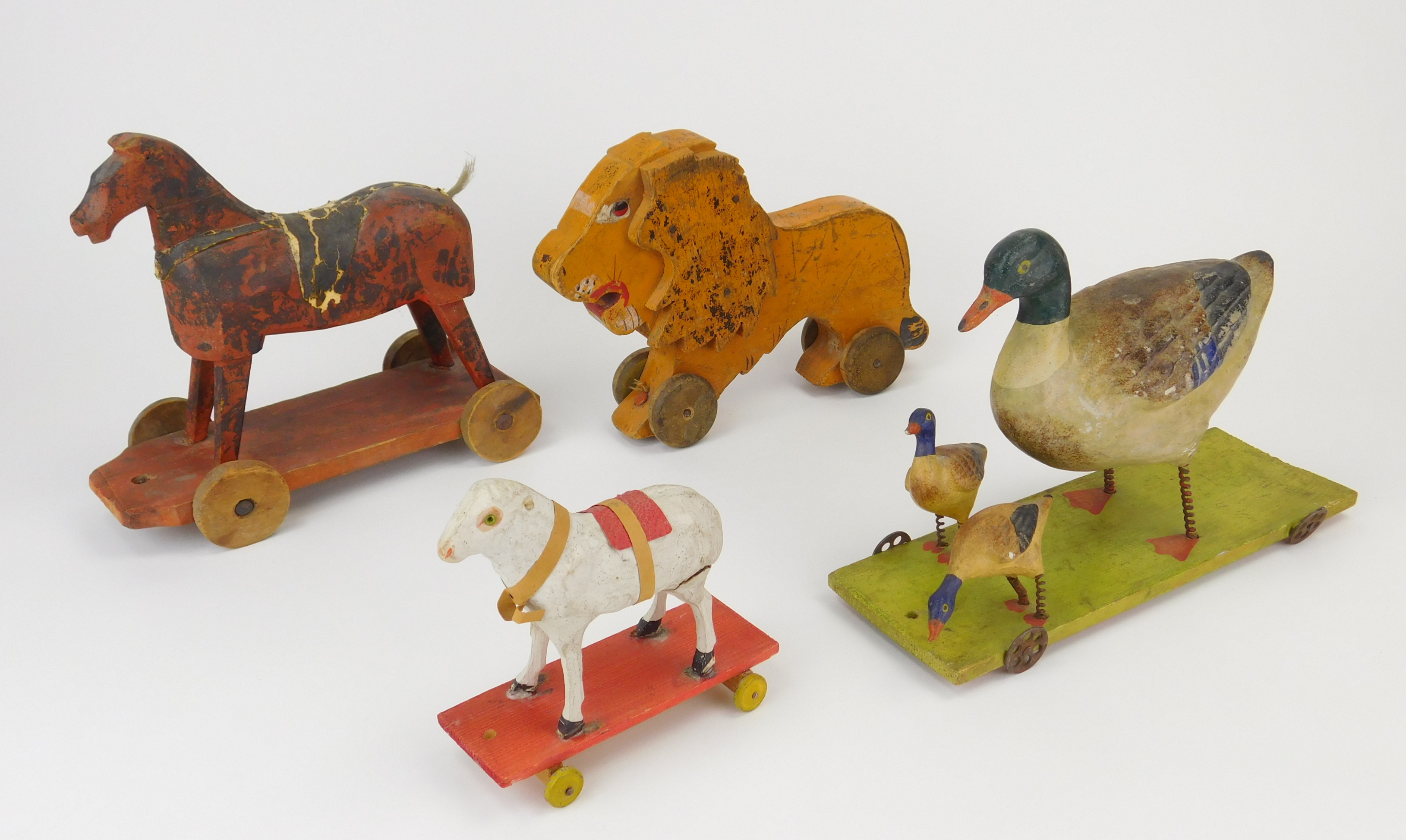 Appraisal: Vintage pull toys including sheep horse duck and ducklings and