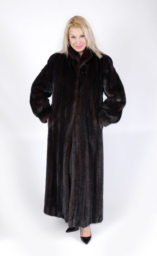 Appraisal: FULL-LENGTH NATURAL RANCH MINK ORIGINALLY FROM FINLAND Mahogany female pelt