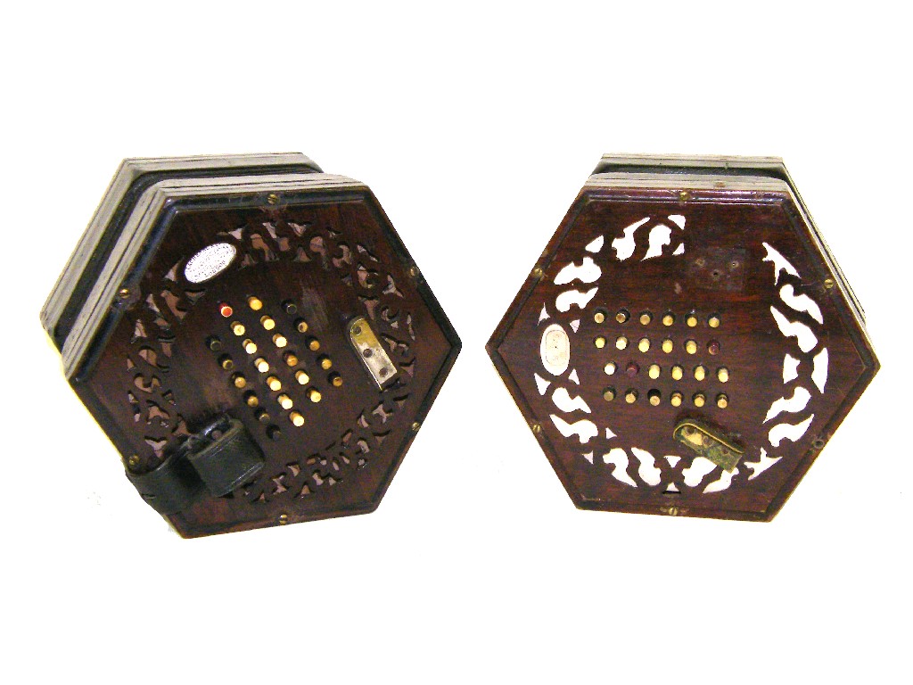 Appraisal: C Wheatstone English concertina with forty eight bone buttons on