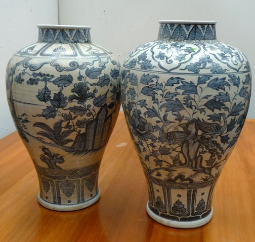 Appraisal: A pair of Chinese th century blue and white baluster