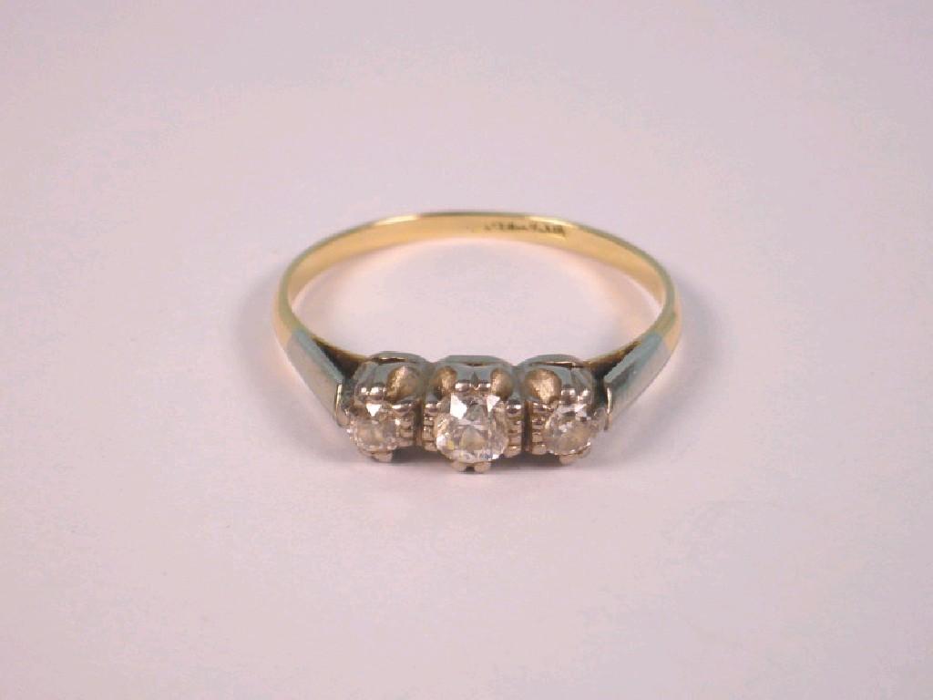 Appraisal: A small three stone diamond ring to shank stamped ct