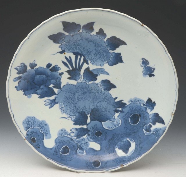 Appraisal: A JAPANESE BLUE AND WHITE HIZEN ARITA PETAL EDGE DISH