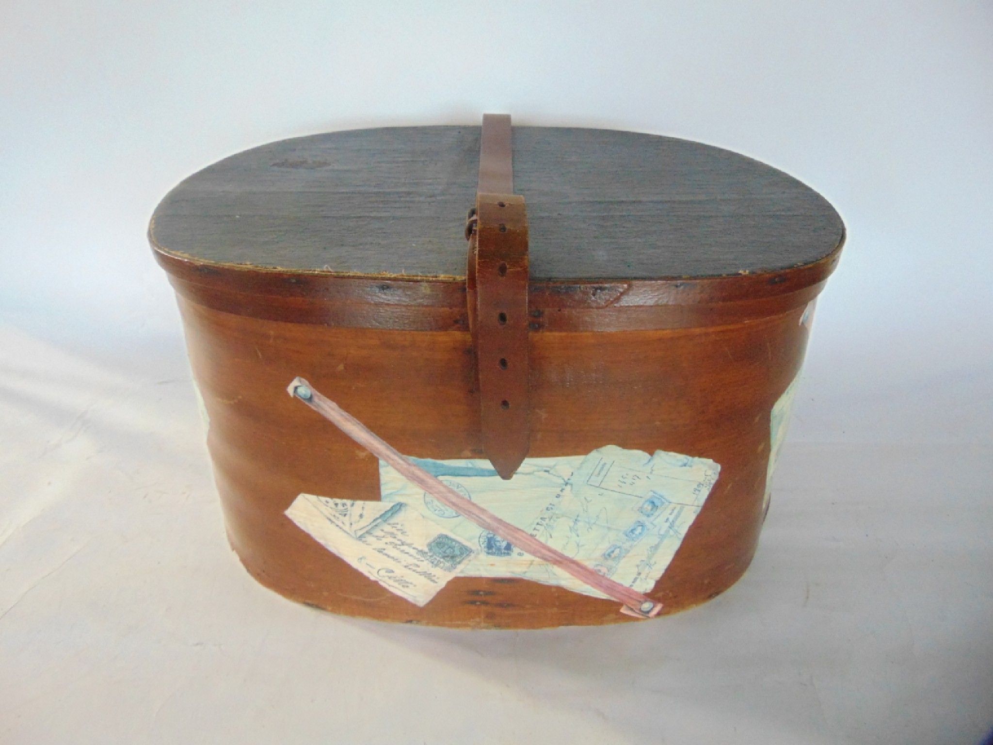 Appraisal: A large painted bentwood hat box painted with detail of