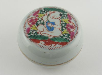 Appraisal: A Chinese rose verte circular box and cover painted with