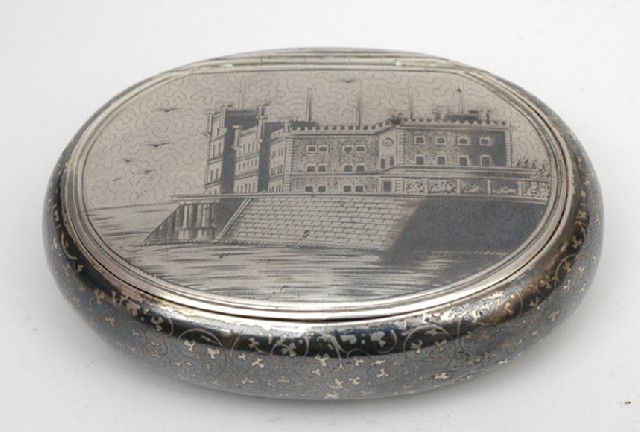 Appraisal: A CONTINENTAL SILVER AND NIELLO SNUFF BOX Late th century