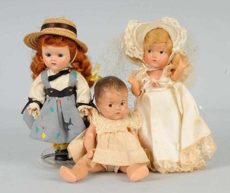 Appraisal: Lot of Dolls Description Madame Alexander composition Dionne Quintuplet in