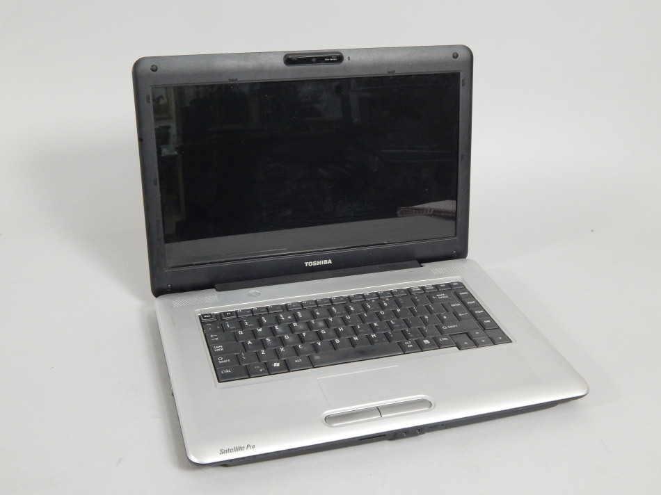 Appraisal: A Toshiba L laptop with lead