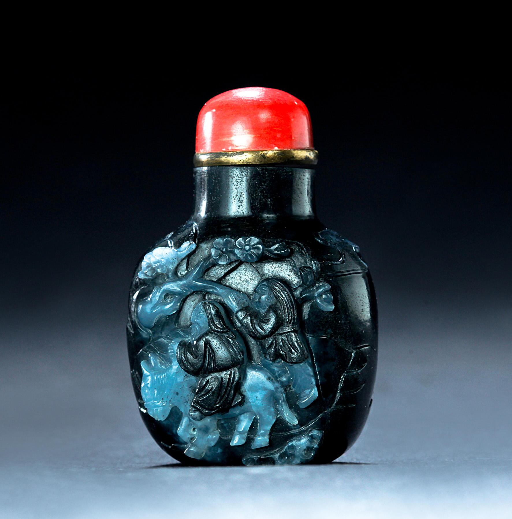 Appraisal: SU ZHOU SCHOOL BLACK AND WHITE JADE SNUFF BOTTLE Nineteenth